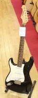 Aria STG Pro Left Handed Stratocaster Style Guitar 04 - Clic para agrandar