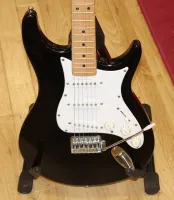 Behringer Stratocaster Style Electric Guitar Black Sarum Guitars & Drums Salisbury Wiltshire 03 - Click to enlarge