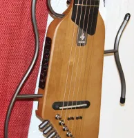 Donner Hush Silent Guitar Headphone Only Guitar Full Kit Inc Bag Accessories Sarum Guitars & Drums 01 - Zum Vergrößern anklicken