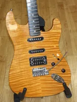 Fender USA Flame Top Stratocaster Electric Guitar 04 - Clic para agrandar