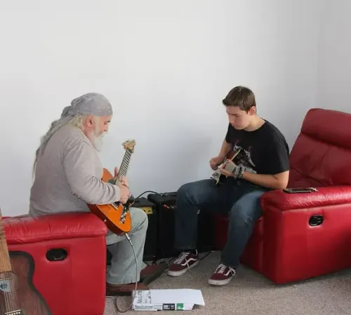 Sarum Guitars Guitar Lessons Bass Guitar Lessons Electric Guitar Lessons Music Lessons Salisbury Wiltshire SP1 1EL Sarum Guitars & Drums