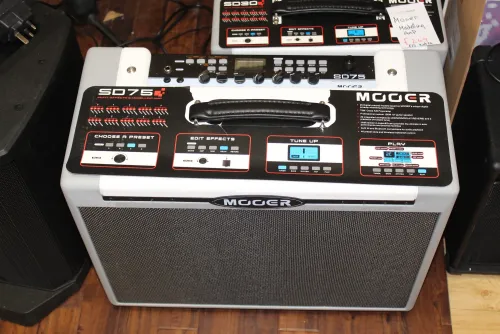 Mooer 75w Guitar Modelling Amp 25 Stompboxes Looper Etc