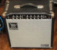 Music Man Guitar Amplifier For Sale Sarum Guitars Salisbury 02 - Cliquer pour agrandir